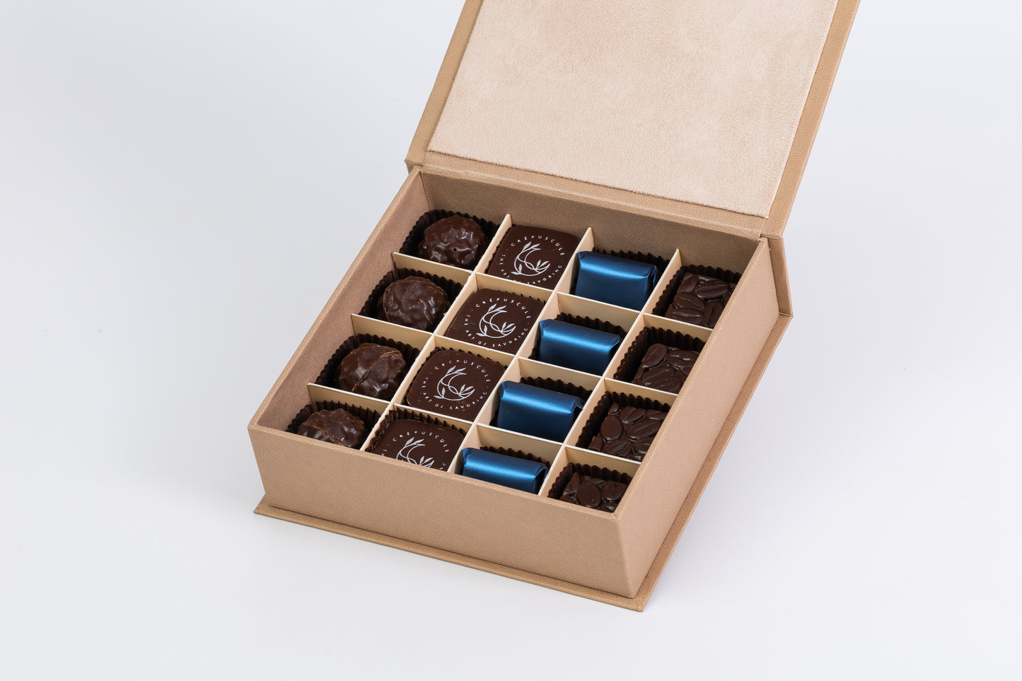 Boîte Obscura – 16 chocolats noirs intenses & profonds